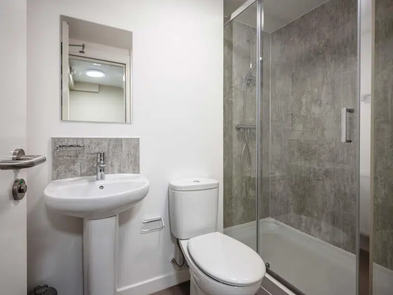 Standard Ensuite photo 4
