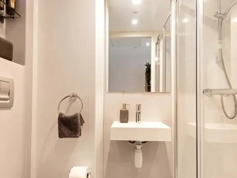 Standard Ensuite photo 6