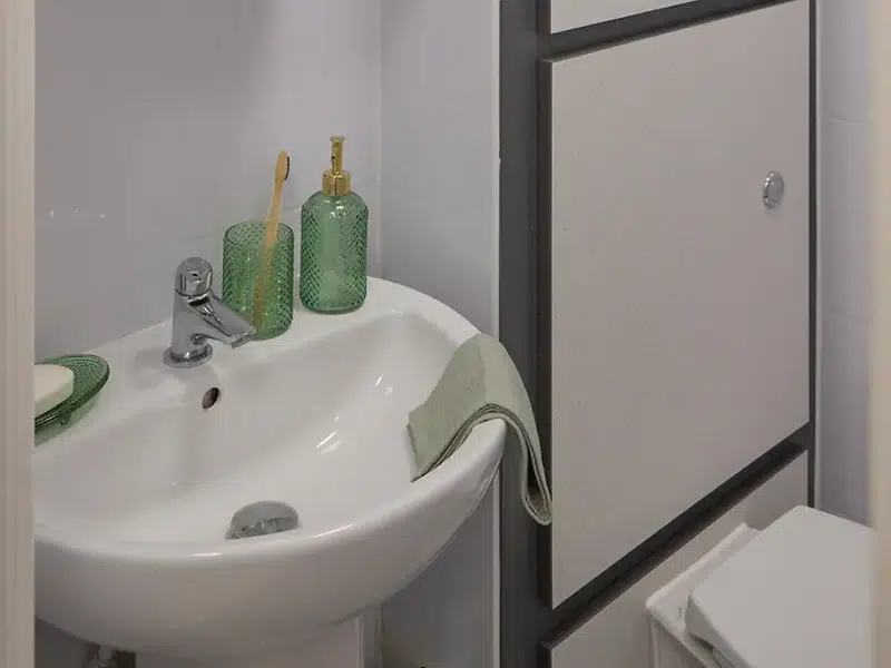 Standard Ensuite photo 3