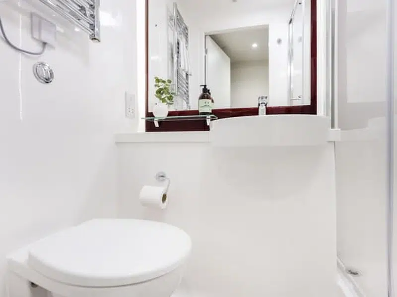 Standard Ensuite photo 5