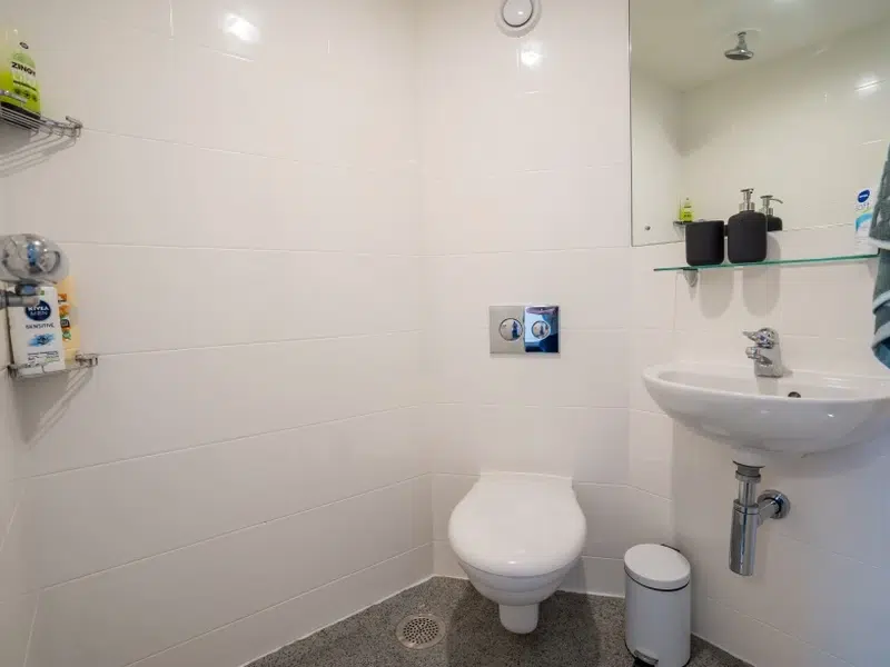 Standard Ensuite photo 5