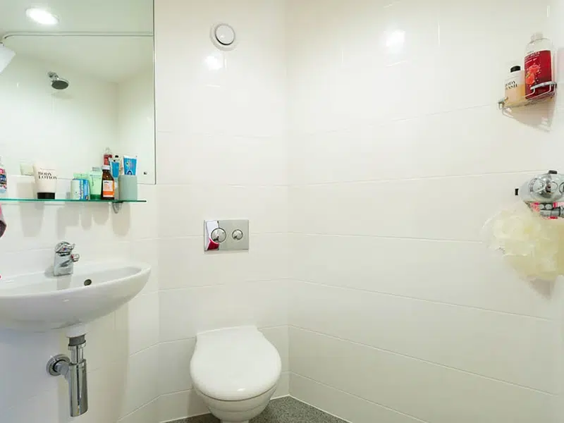 Standard Ensuite photo 4