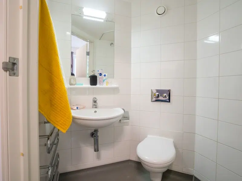 Standard Ensuite photo 2