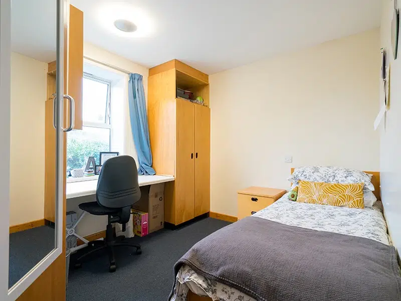 Standard Ensuite photo 1
