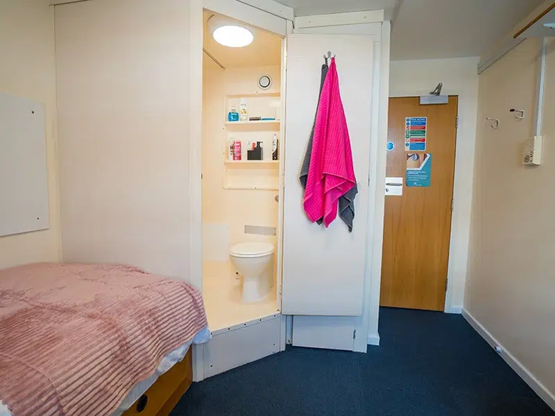 Standard Ensuite photo 1