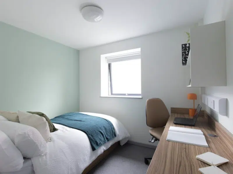 Rosedale Court - Standard Ensuite photo 1
