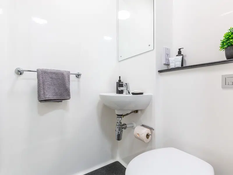 Standard Plus Ensuite photo 5