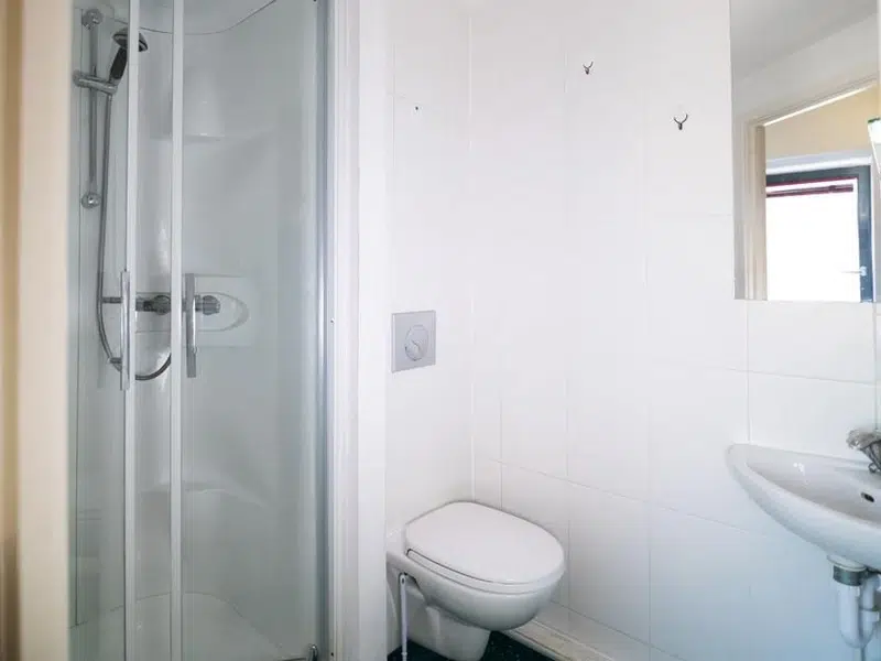 Standard Ensuite photo 4