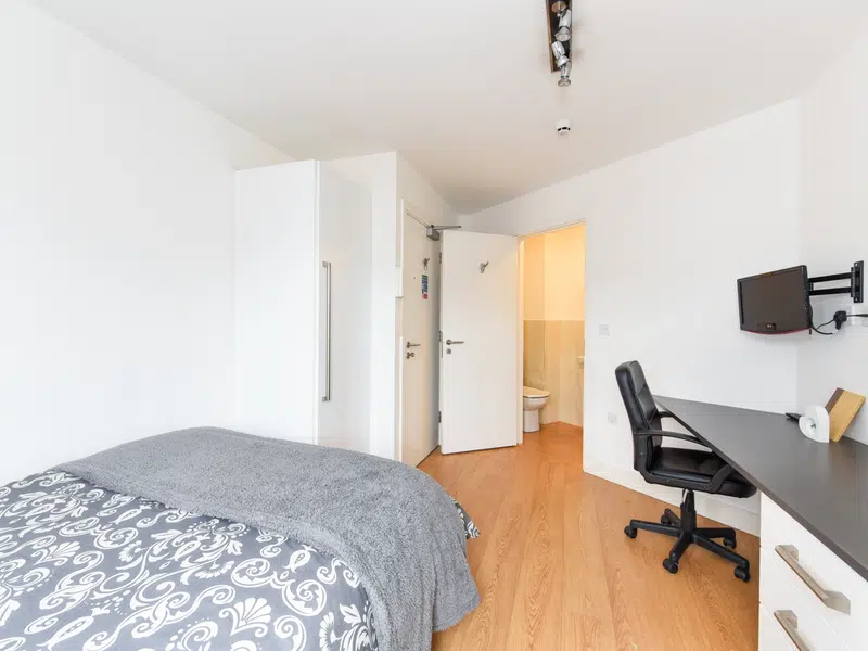 En-suite Silver photo 2