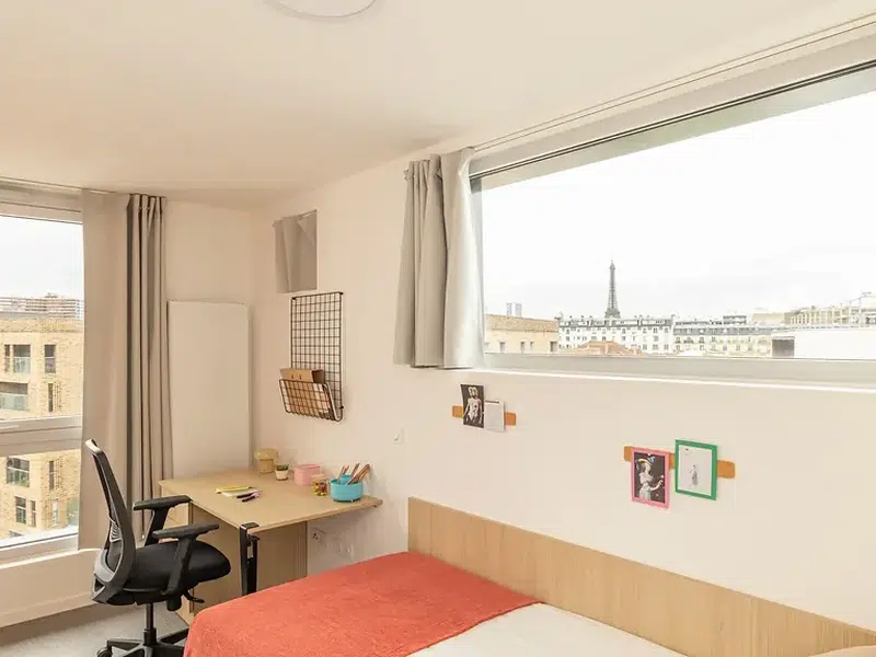 Studio with Eiffel tower view photo 4
