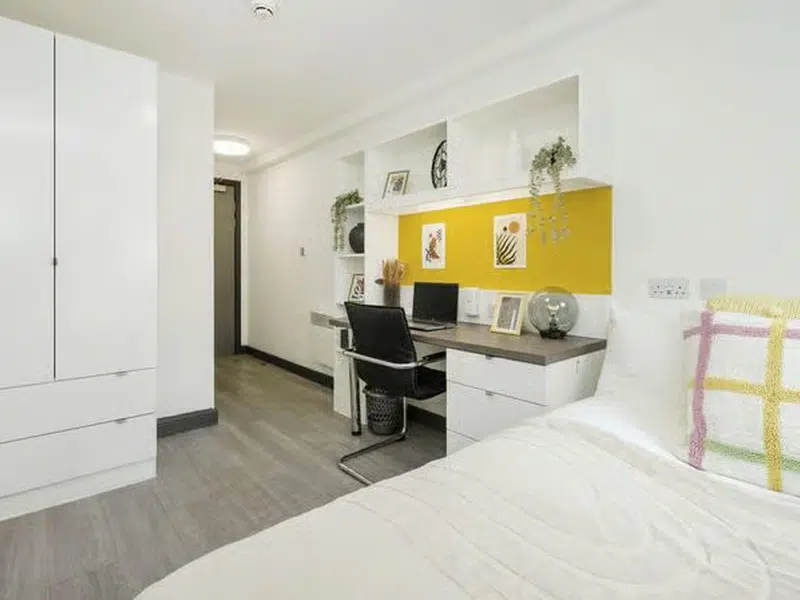 Superior Plus Ensuite photo 2