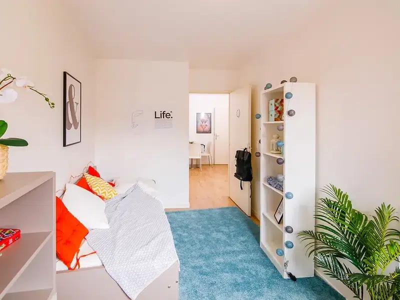 Three-Bedroom Apartment photo 2
