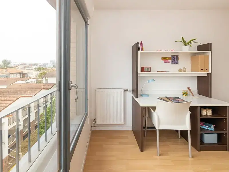 Three-Bedroom Apartment photo 5