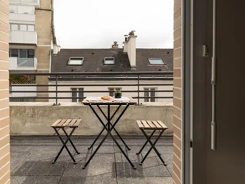 Three-Bedroom Apartment with Balcony photo 6
