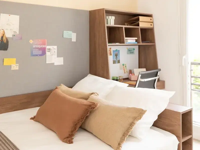Three-Bedroom Apartment with Balcony photo 2