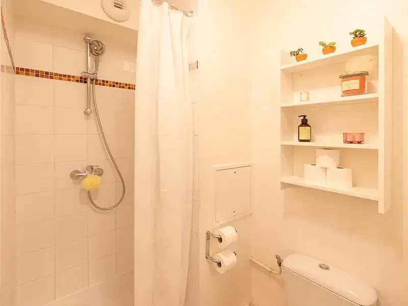 Three-Bedroom Apartment with Balcony photo 5