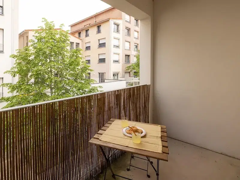 Three-Bedroom Apartment with Terrace photo 4