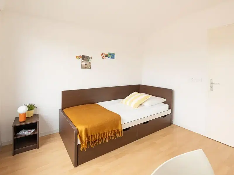 Three-Bedroom Apartment with Terrace photo 6