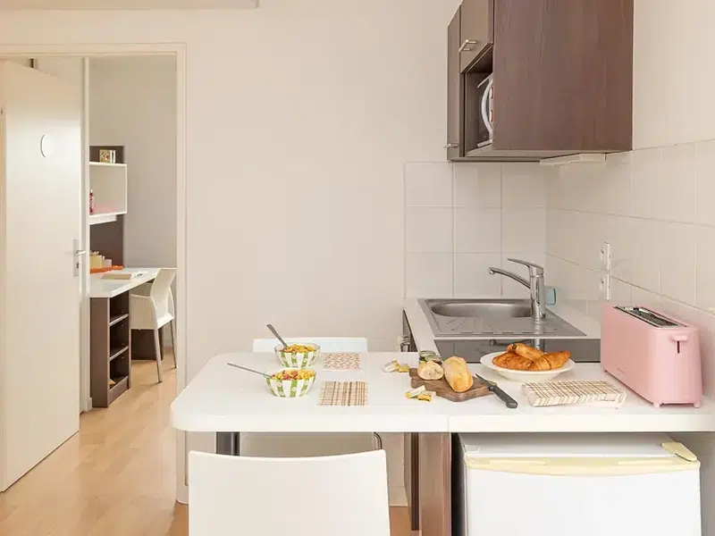 Three-Bedroom Apartment with Terrace photo 2