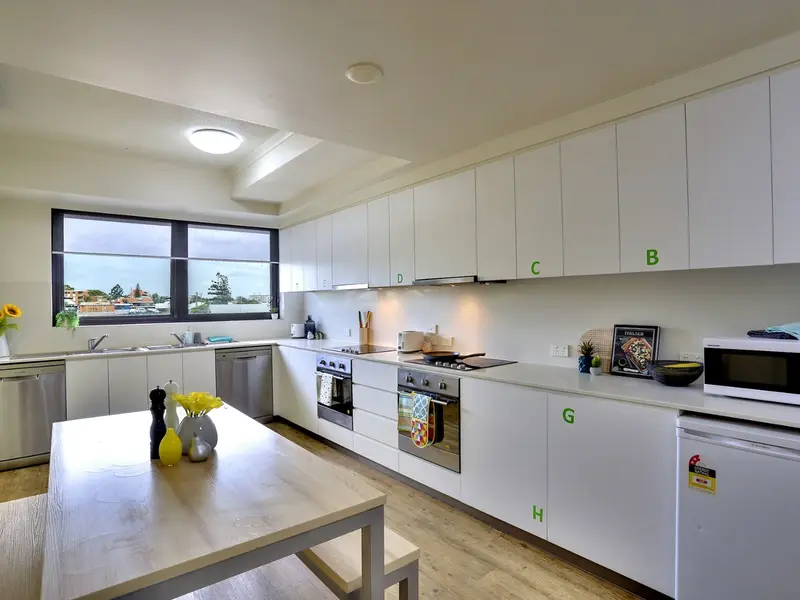 Twin Room in 16 Bed Apartment photo 4