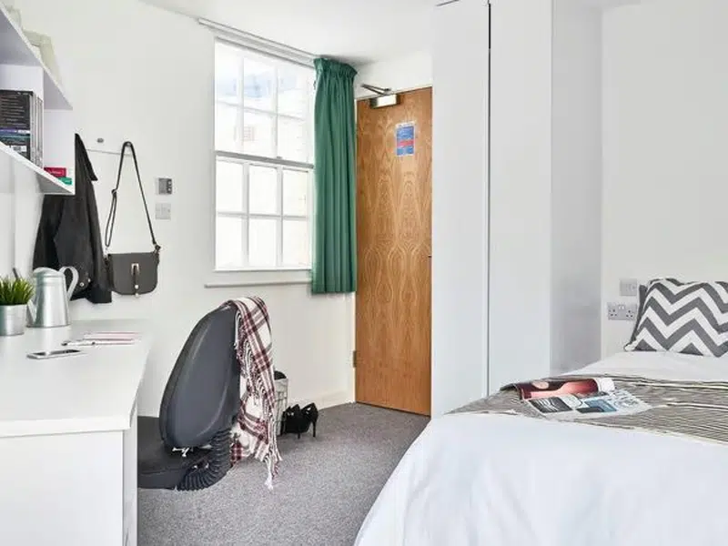 Two Bed Flat photo 3