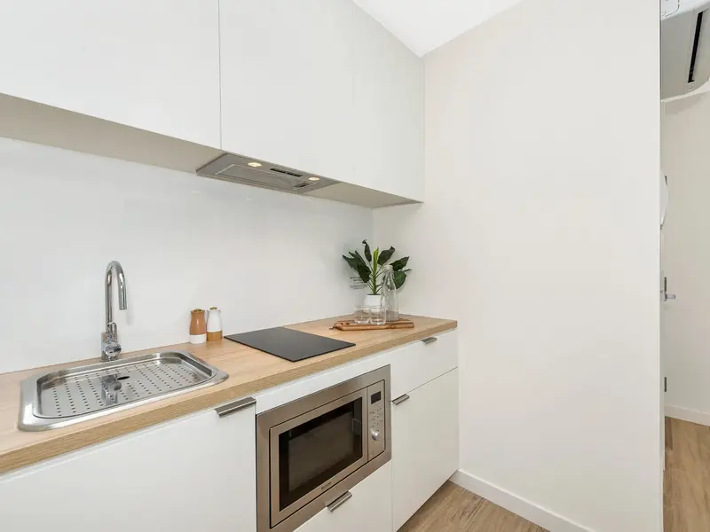 Ultra Twin Apartment- King Single Bed with Standard View photo 2