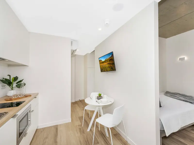 Ultra Twin Apartment- King Single Bed with Standard View photo 4